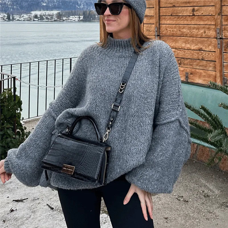 MONIKA| Damski sweter oversize z golfem – idealny na jesień i zimę.